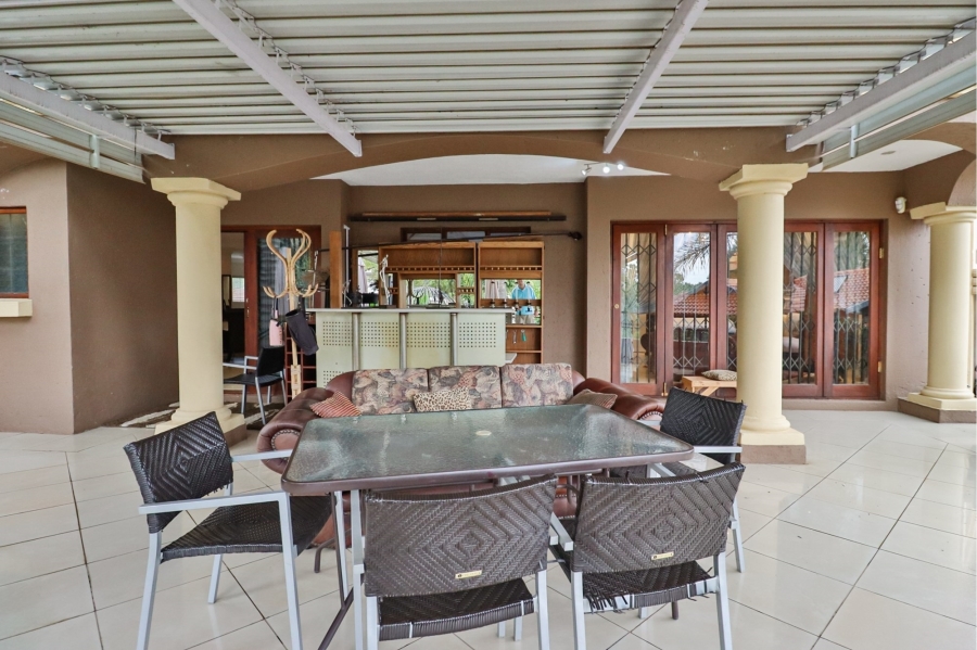 5 Bedroom Property for Sale in Birdwood Estate North West